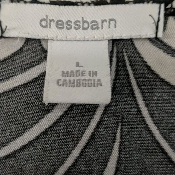 Dress barn black white top
Sz L
EUC - Picture 5 of 7